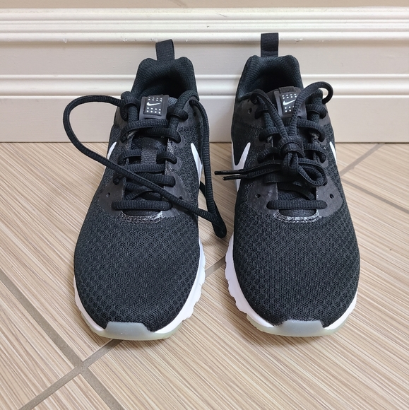 Womens Nike sneakers - Picture 2 of 7